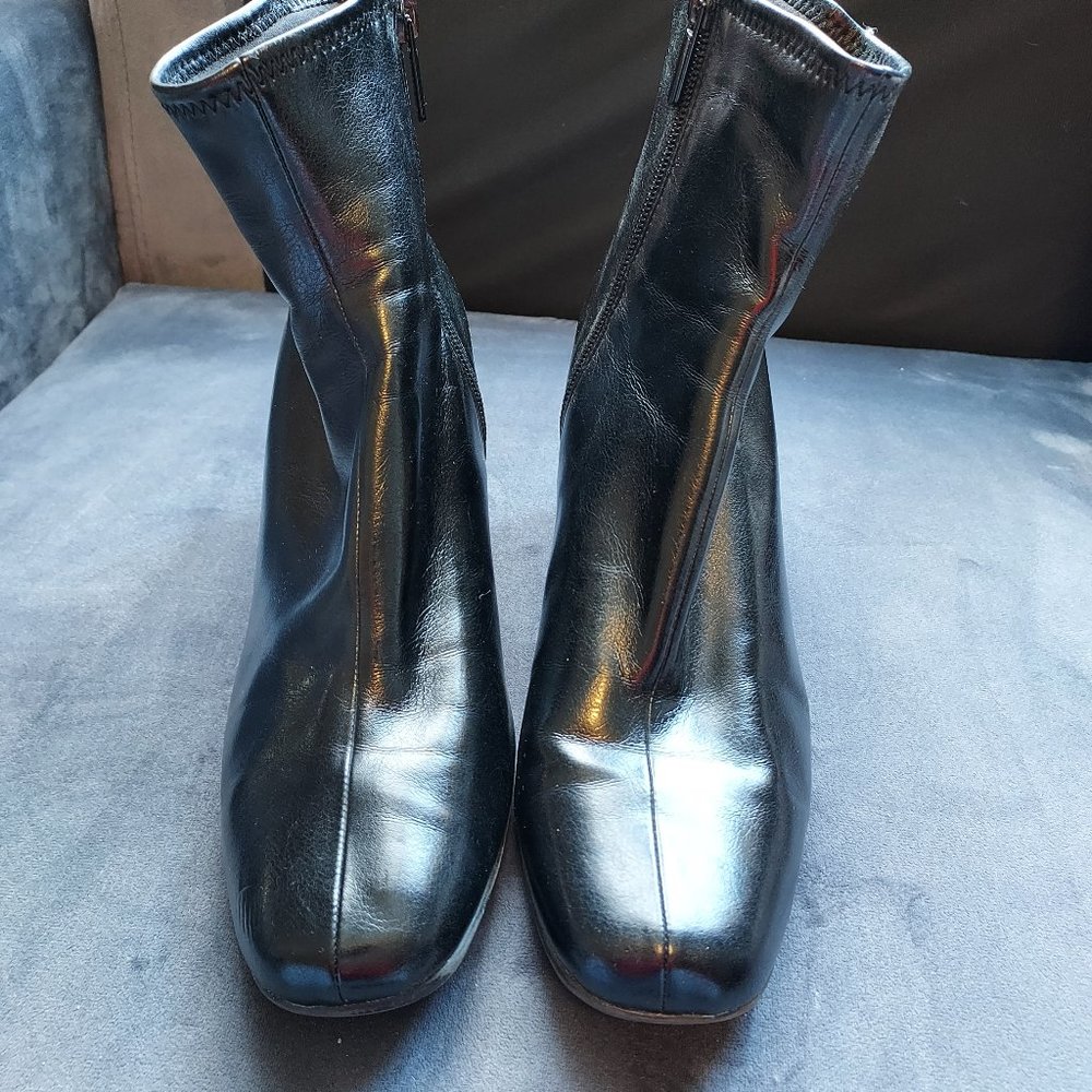 Impo Size 8.5 WIDE Black Vegan Stretch Ankle Bootie/Boots- side zip, wedge heel